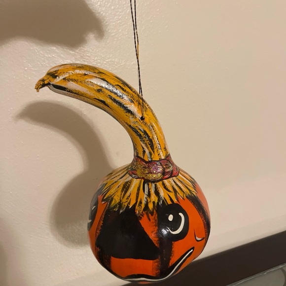 Handpainted Halloween GOURD Jack o
Lantern Scarecrow Pumpkin Signed - Picture 7 of 11